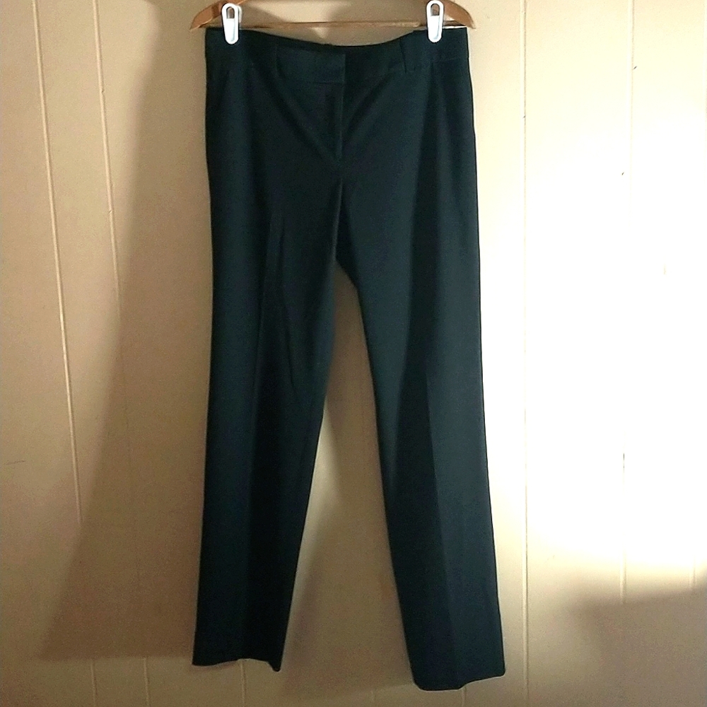 Ann Taylor black straight leg pants in size 6 EUC